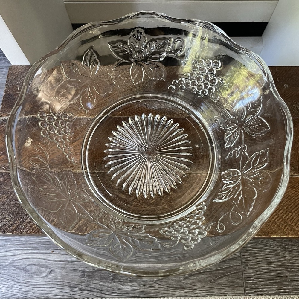 Clear Glass Fruit Bowl Retro Dish 8" Round Scallop Edge Grapevine Textured Nice